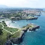 Toro Playa A 100 M De La Playa * リャネス