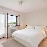 Toro Playa A 100 M De La Playa * リャネス