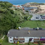 Toro Playa A 100 M De La Playa * リャネス