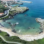 Toro Playa A 100 M De La Playa リャネス